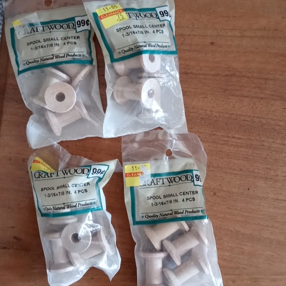 Iot of wooden spools - Picture 1 of 7